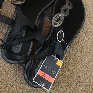 Size LG 9/10 womens between toe fashion sandals with tags